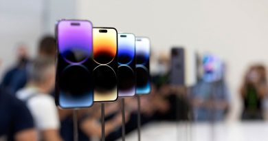 TOPSHOT - The new iPhone 14 and 14 Plus is displayed during a launch event for new products at Apple Park in Cupertino, California, on September 7, 2022. - Apple unveiled several new products including a new iPhone 14 and 14 Pro, three Apple watches, and new AirPod Pros during the event. (Photo by Brittany Hosea-Small / AFP) (Photo by BRITTANY HOSEA-SMALL/AFP via Getty Images)