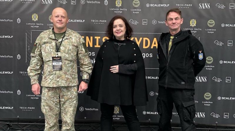 Coinvest Capital managing partner Viktorija Trimbel with Lieutenant Colonel Linas Idzelis (in uniform) and Lieutenant Colonel (retired) Valerijus Šerelis at the 'Fire Shield' hackathon