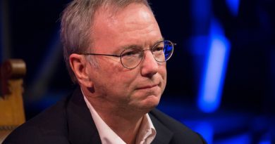 Eric Schmidt argues against a 'Manhattan Project for AGI'