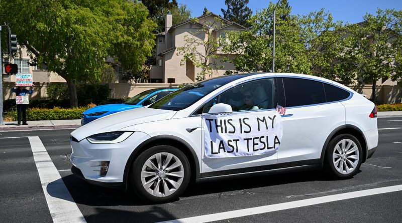 Tesla's board reportedly sought a successor while Musk wheeled around Washington